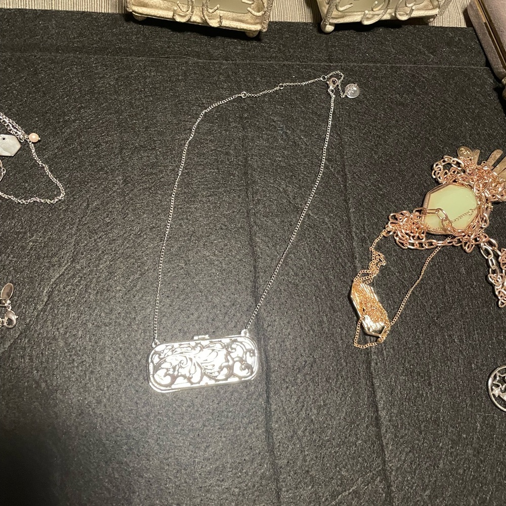 Jewelry - Picture 9 of 17